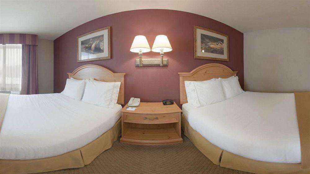 Express & Brainerd-baxter By Ihg Hotel 2*