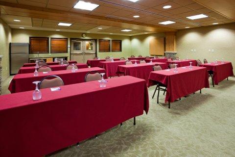 Hotel Express & Brainerd-baxter By Ihg 2*